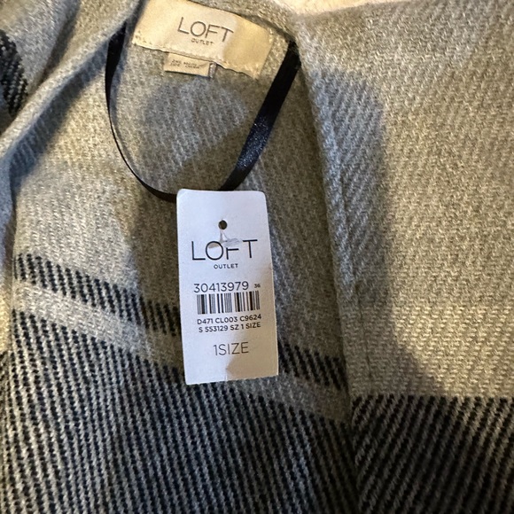 Loft Grey and White Plaid Shawl - Picture 5 of 6